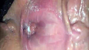 สาวสมัครเล่นพุ่งน้ำโชว์หีแฉะจัดๆ