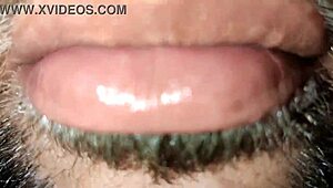 put your pussy here for licking 😋