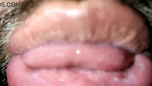 put your pussy here for licking 😋