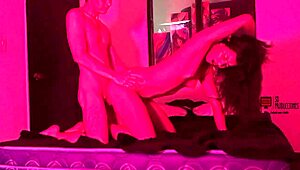 Odotan sisarenpoikaani huoneessani antaakseni suuren yllätyksen osa 1