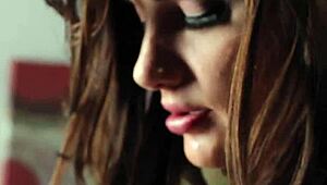 i plays with my pussy and puts a dildo in my ass, oh god it's so good