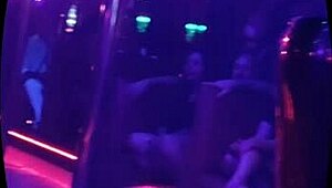 Jé, špehuju Anny tančící v pořobném domě!