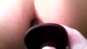 italian amateur explores toys in extreme session