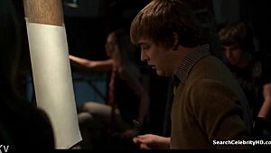 Aleah Nalewick在公共场所全裸躺着