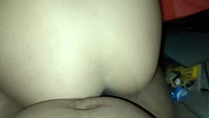 Le Dice A Su Marido Por Teléfono Amor Estoy Trabajando Todavía