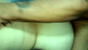 सौतेली माँ को बाथरूम में मस्तरबेट करते हुए पकड़ा गया हार्ड सेक्स के लिए