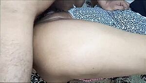 Ei, Quer Ver Essa Linda Madrasta Muçulmana Levando uma Foda Forte em Vídeo Hindi?