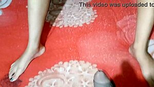 Le Dice A Su Marido Por Teléfono Amor Estoy Trabajando Todavía