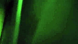 女の子がマシンでまんこガンガン弄りまくり