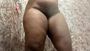 morena shows big ass drying in bathroom