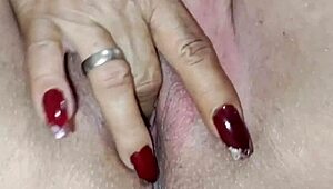 i woked up so horny, had to play with my dildo and cum hard