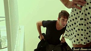 Hej, úžasná nevlastní mámo, proč roztahuješ nohy pro nevlastního syna?