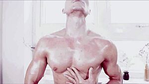 Tuy�n Nguyễn Gay Model In Stockings