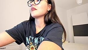 دردشة مع المعجبين على كاميرا الويب