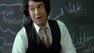 家で食い込みパンツソロオナニーシーン