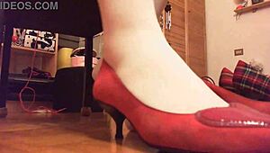 Milf in stockings has squirting orgasm