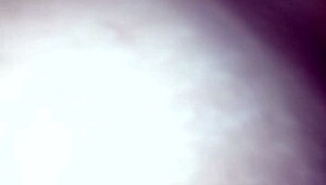 Mijn vrouw op handen en knieën, klaar voor wat?