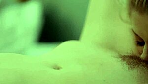 หญิงสาวบลอนด์ทนไม่ไหวเลียพี่สาวเลี้ยงใหม่ในเซสชั่นร้อนแรง