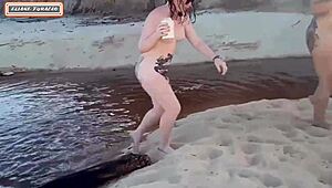 बीच पर अजनबी के साथ वाइल्ड सेक्स किया, पूरी तरह तबाह हो गए!