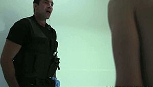 หนุ่มทหารกล้ามแน่นโดนควยยักษ์เย็ดงานโหด