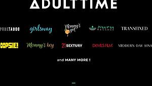 Hei, vrei să vezi transul busty Brittney Kade luând o pulă uriașă?