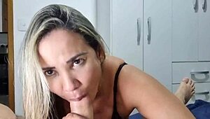 Chupé la verga de mi alumno hasta que se corrió