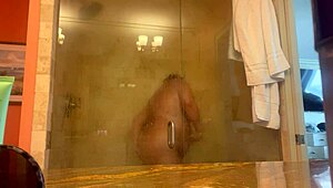 mistress danie showering in pcb 😏