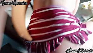 encuentro a mi hermanastra con las piernas abiertas y la follo descuidada