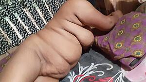 Wow, ez az indiai pár házi szexszalagja szuper forró és szexi!