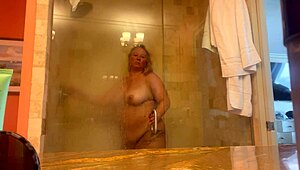 mistress danie showering in pcb 😏