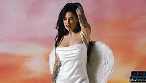 Člověk, Joanna Angels busty tělo a tetování vypadají neskutečně pro Playboy.