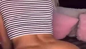 Hot Teen Shaking Ass On Webcam!