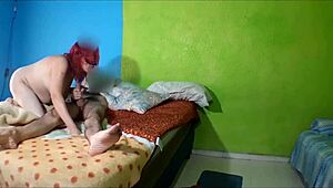 Svigerinnen min kommer inn på rommet mitt mens jeg sover