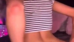 Ateşli 18+ genç webcamde götünü sallıyor!