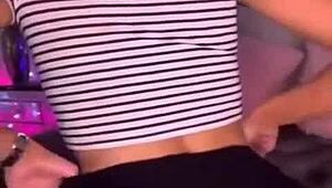 Hot Teen Shaking Ass On Webcam!