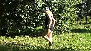 I saw a big butt walking on the lawn, feeling so excited