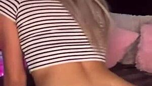 Hot Teen Shaking Ass On Webcam!