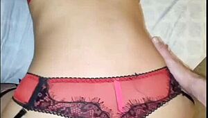 esposa gets on all fours after giving to husband's friend