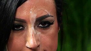 Tía se traga la corrida en blowbang facial