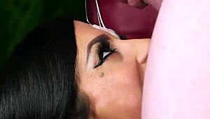 Babe swallows cum in blowbang facial