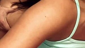 يا، في الإسكندرية مصر، السيد أحمد المحامي والعاهرة شاد تتسكعان في مكتبها، الباب مفتوح، ترتديان ملابس داخلية مثيرة ونيك مؤخرة كبير