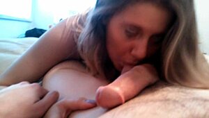 Amateur Chick Giving Nice Blowjob with Tits