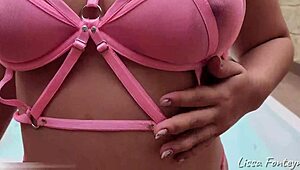 smoking while worshiping my body and gold heels