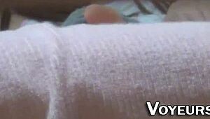 สาวเอเชียตัวเล็ก 18+ ถูหีหนักบนกล้องซ่อน