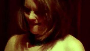 Forró swinger feleségek toplessben kint csintalan szexjátékban