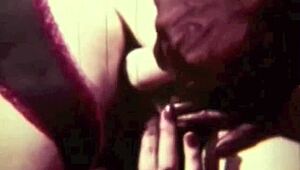 Scène sexe interracial vintage avec charme poilu rétro