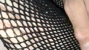 De 19 Anos Fodida com Pés em Meias Arrastão.