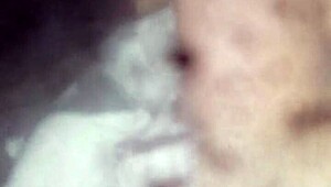 Cítím pulzování toho tvrdýho jako kámen čuráku