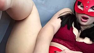 Brunette seksi squirt kuat dengan main dildo pepek!
