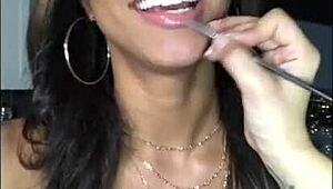 Tesná malá 18+ bomba Jade vynecháva priateľa pre masívny BBC